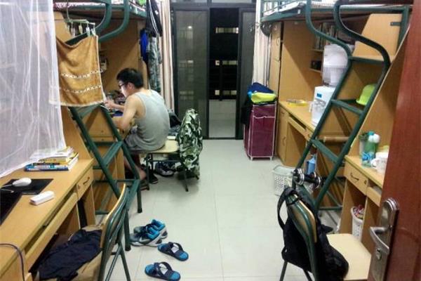 大学换宿舍难吗
