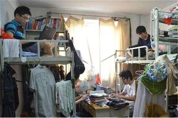 大学换宿舍难吗