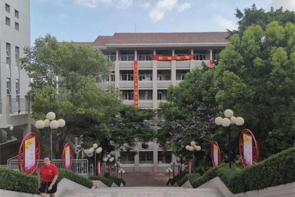 汕头市金山中学