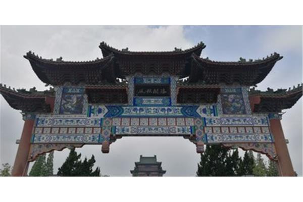 雄州雾列俊采星驰