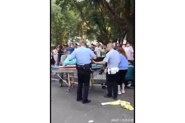 水落石出打一字