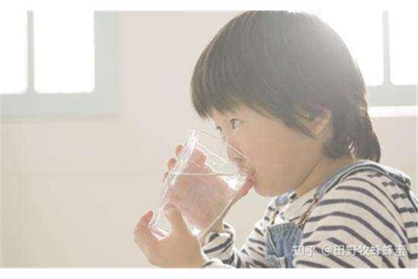 小孩能喝蜂蜜水吗