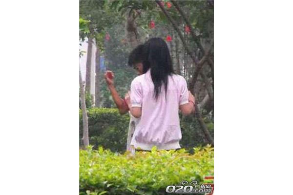 小学生亲亲
