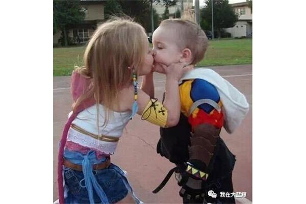 小学生亲亲