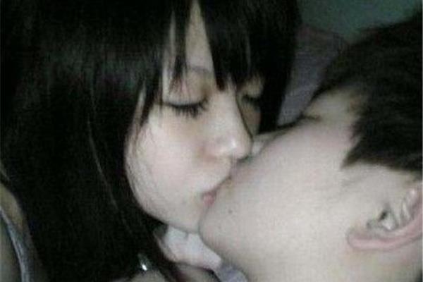 小学生亲亲