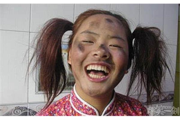 小姑娘打一个字