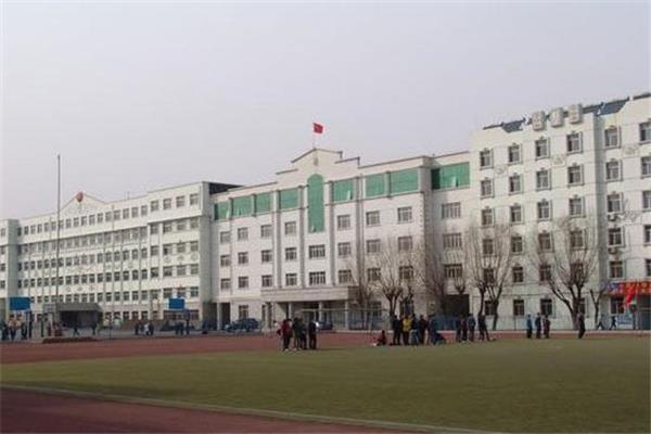 金融高等专科学校