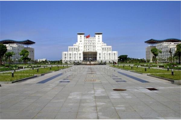 武汉江汉大学