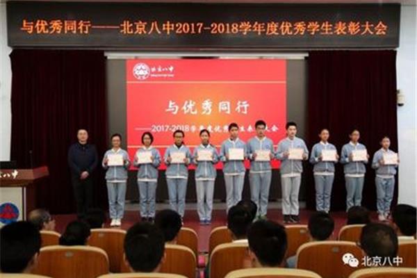 表彰学生颁奖词