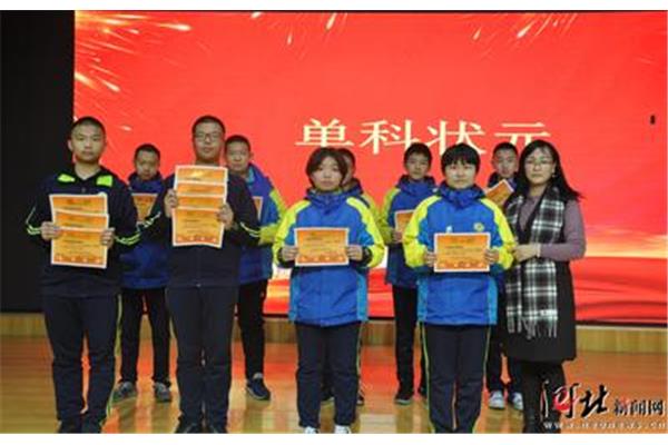 表彰学生颁奖词