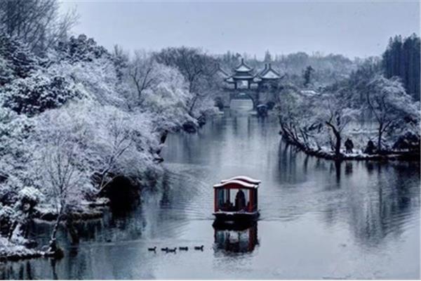 城中增暮寒