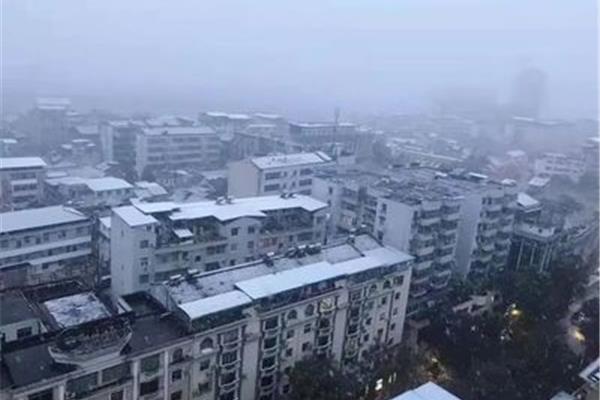 城中增暮寒