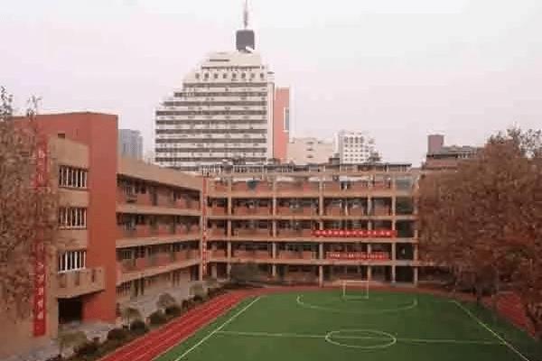 游府西街小学