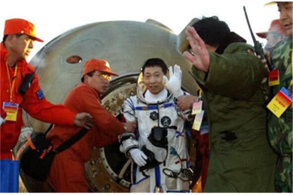 杨利伟事迹
