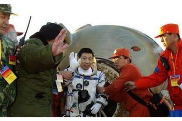 杨利伟事迹