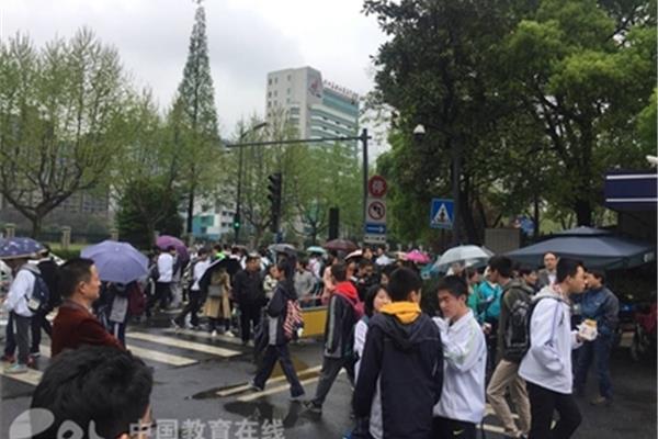 浙江高考考几次