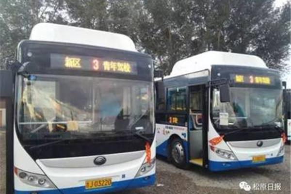 3路公交车