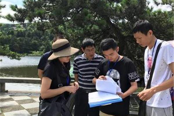 旅游从业人员