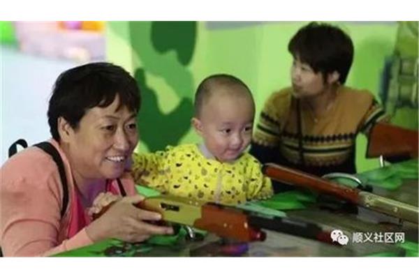 三人亲子游戏室内