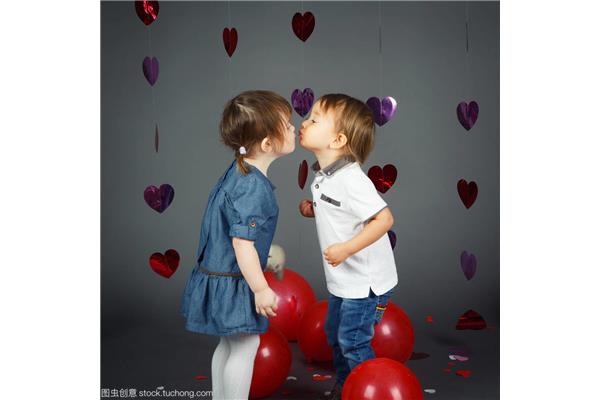 小孩子亲吻
