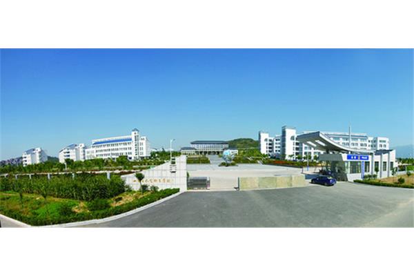 泰山护理学院