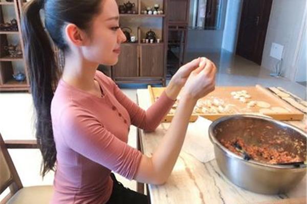 嫂子卖饺子