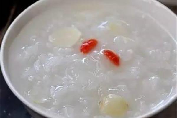 银耳莲子百合粥