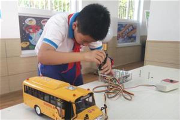 小发明小学生