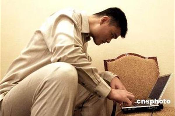 忙里偷闲的意思