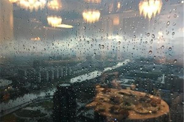 描写雨声的词语