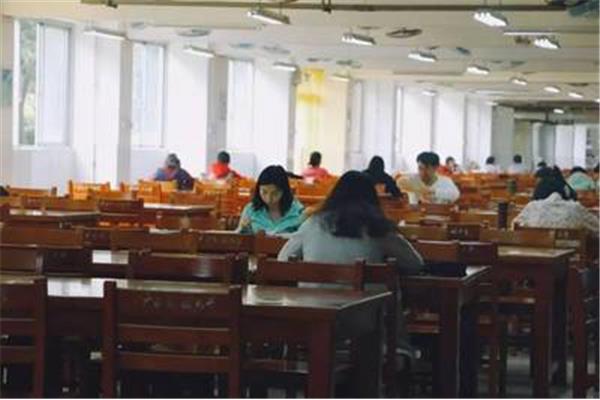 大学生自习室