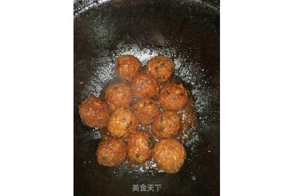 烧丸子的家常做法