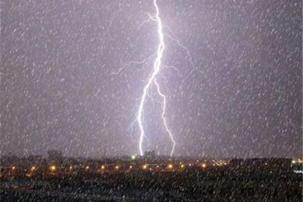 隆隆的雷声