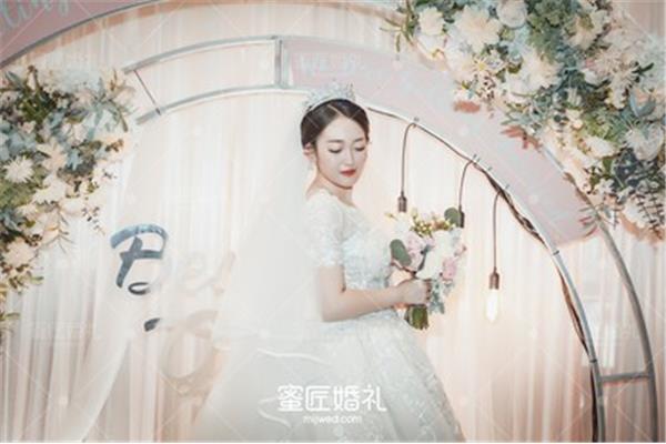 含笑的四字词语