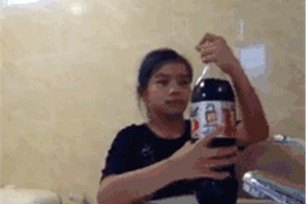 可乐瓶女婴
