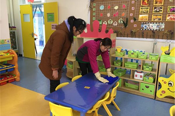 幼儿园保育工作