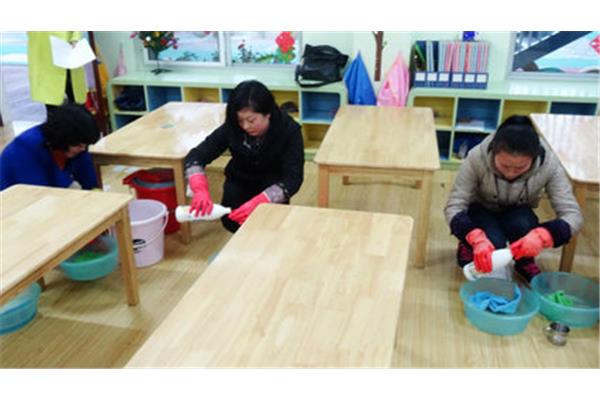 幼儿园保育工作