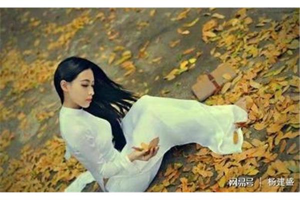 暗送秋波的意思