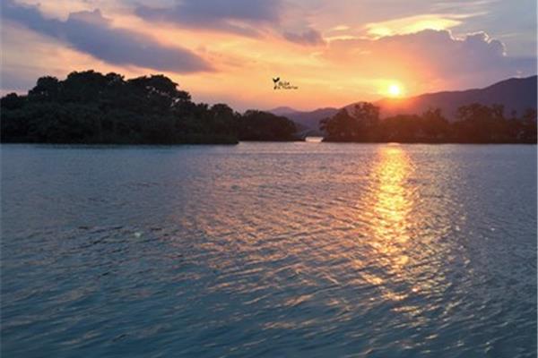 瓦尔登湖图片