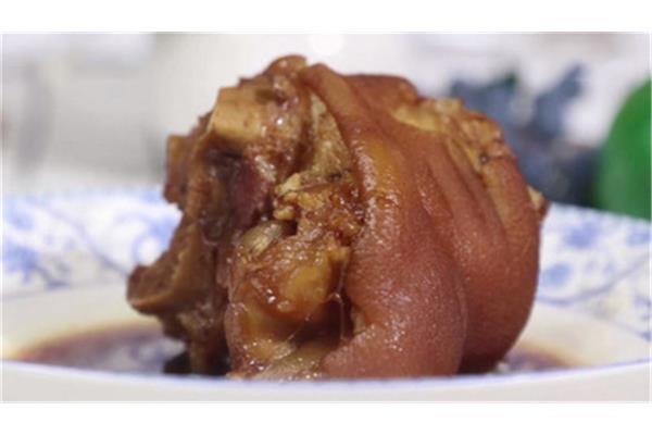 炖肘子的家常做法