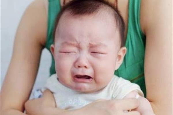 婴儿没吃饱的表现
