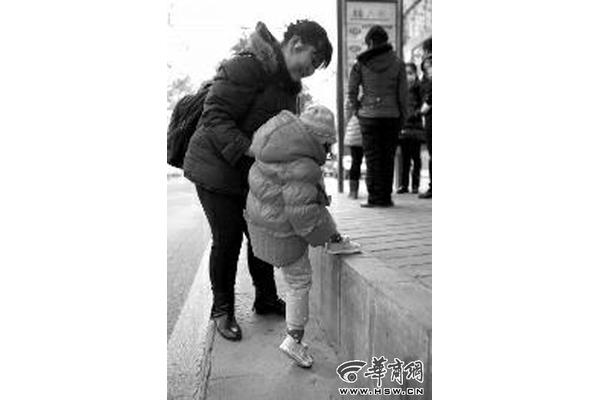老头操小孩