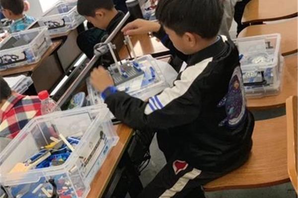 自己组装机器人