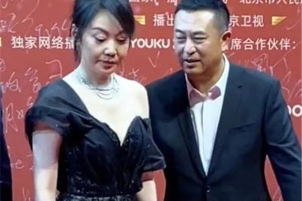目不斜视的意思