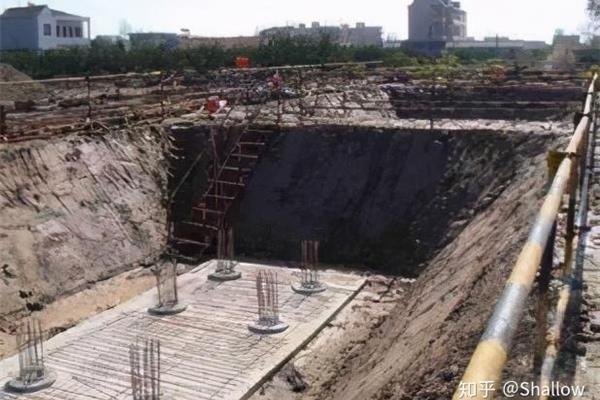 中心岛式挖土