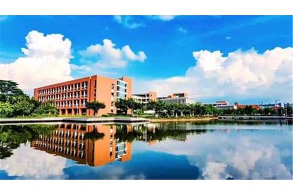 中南大学是几本