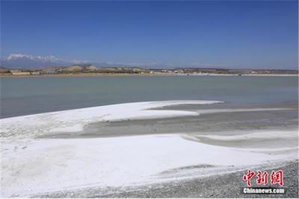 新疆盐湖景区
