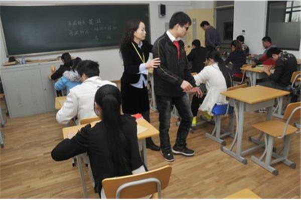 成人高考费用