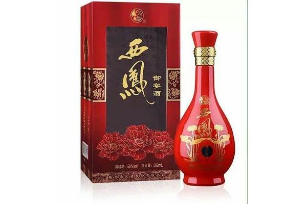 金樽空对月