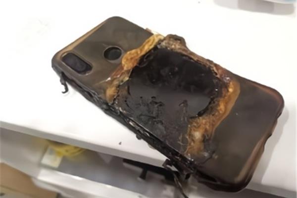 手机爆炸伤人图片